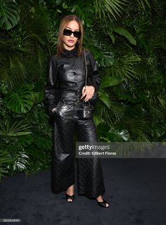 Rita Ora feet photo thumbnail