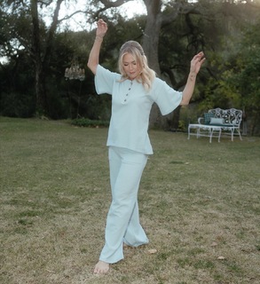 Jennie Garth feet photo thumbnail
