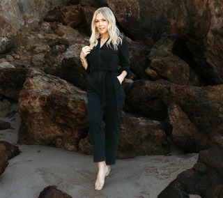 Jennie Garth feet photo thumbnail