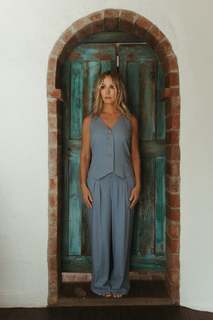 Jennie Garth feet photo thumbnail