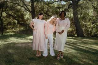 Jennie Garth feet photo thumbnail