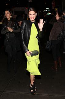Nikki Reed feet photo thumbnail
