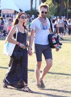 Nikki Reed feet photo thumbnail