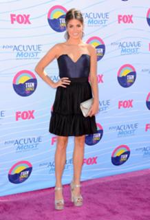 Nikki Reed feet photo thumbnail