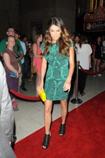 Nikki Reed feet photo thumbnail