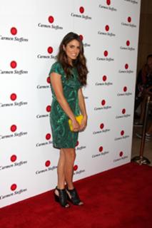Nikki Reed feet photo thumbnail