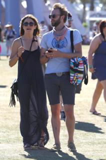 Nikki Reed feet photo thumbnail
