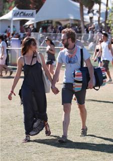 Nikki Reed feet photo thumbnail