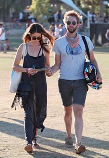 Nikki Reed feet photo thumbnail