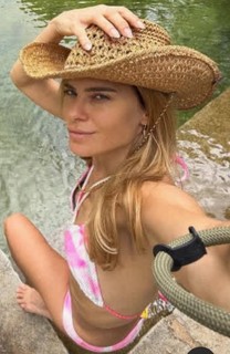 Carolina Dieckmann feet photo thumbnail