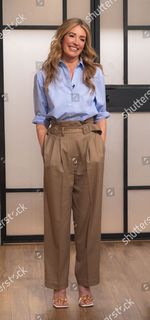 Cat Deeley feet photo thumbnail