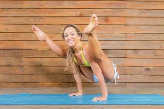 Kino MacGregor feet photo thumbnail