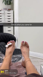 Erin Lim feet photo thumbnail