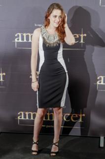 Kristen Stewart feet photo thumbnail