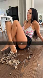 Scarlet Vas feet photo thumbnail