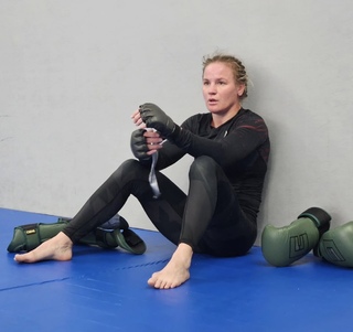 Valentina Shevchenko feet photo thumbnail