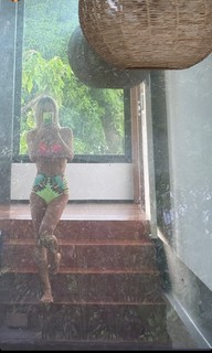 Carolina Dieckmann feet photo thumbnail