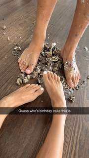 Scarlet Vas feet photo thumbnail