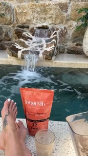 Brooke Burke feet photo thumbnail