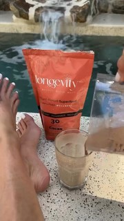 Brooke Burke feet photo thumbnail