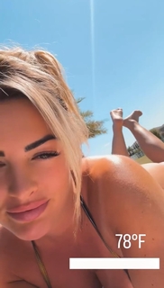 Amanda Saccomanno feet photo thumbnail