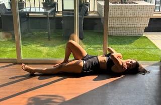 Malaika Arora feet photo thumbnail