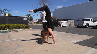 Sofie Dossi feet photo thumbnail