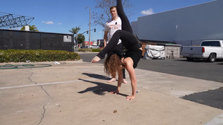 Sofie Dossi feet photo thumbnail