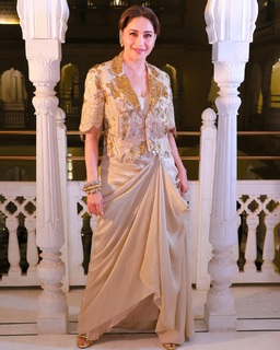 Madhuri Dixit feet photo 2