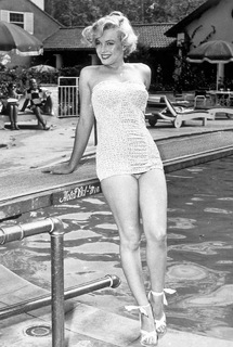 Marilyn Monroe feet photo thumbnail