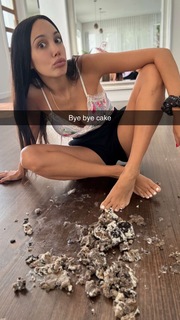 Scarlet Vas feet photo thumbnail