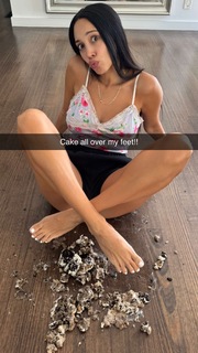 Scarlet Vas feet photo thumbnail