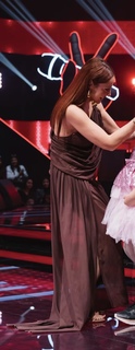 Hadise feet photo thumbnail