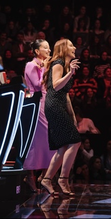 Hadise feet photo thumbnail