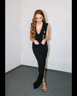 Hadise feet photo thumbnail