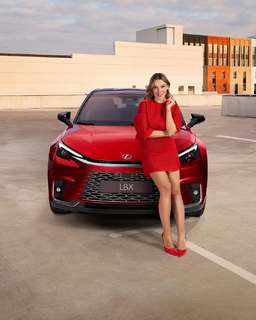 Hadise feet photo thumbnail