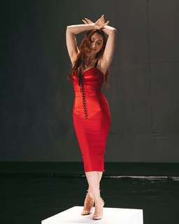Hadise feet photo thumbnail