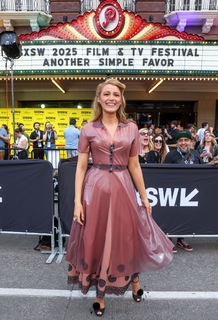 Blake Lively feet photo thumbnail