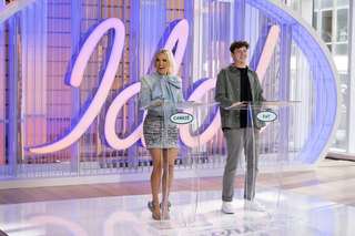 Carrie Underwood feet photo thumbnail