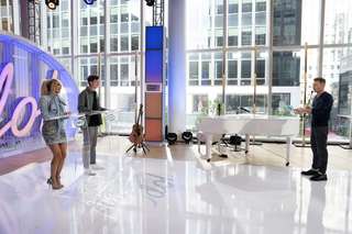Carrie Underwood feet photo thumbnail
