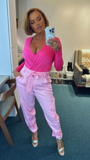 Joy Taylor feet photo thumbnail