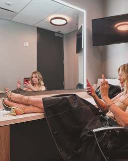Jenna Elfman feet photo 3