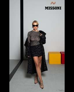 Hadise feet photo thumbnail