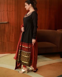 Priyamani feet photo 2