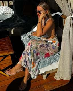 Hadise feet photo thumbnail