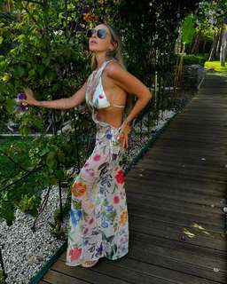 Hadise feet photo thumbnail