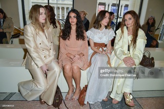 Katie Holmes feet photo thumbnail