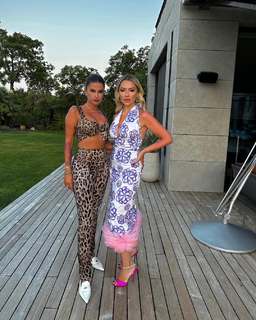 Hadise feet photo thumbnail