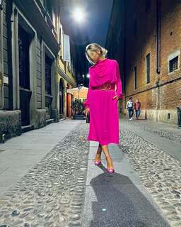 Hadise feet photo thumbnail