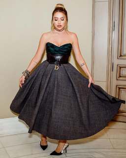 Hadise feet photo thumbnail